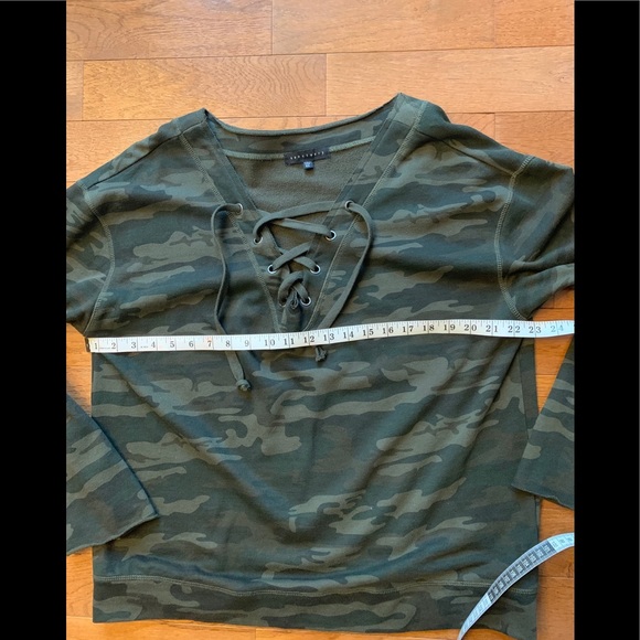 🔥Sanctuary Green Camo Lace Up Top/Sweatshirt🔥 - Picture 4 of 8